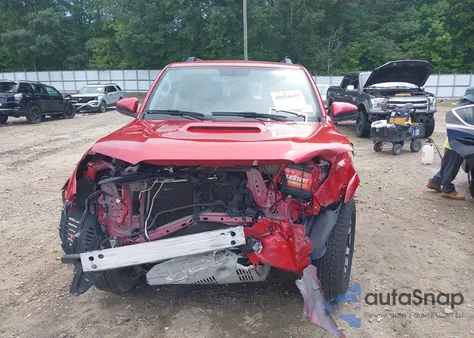 2018 Toyota 4Runner Trd Off Road z USA, uszkodzony, nr VIN JTEBU5JR3J5515419